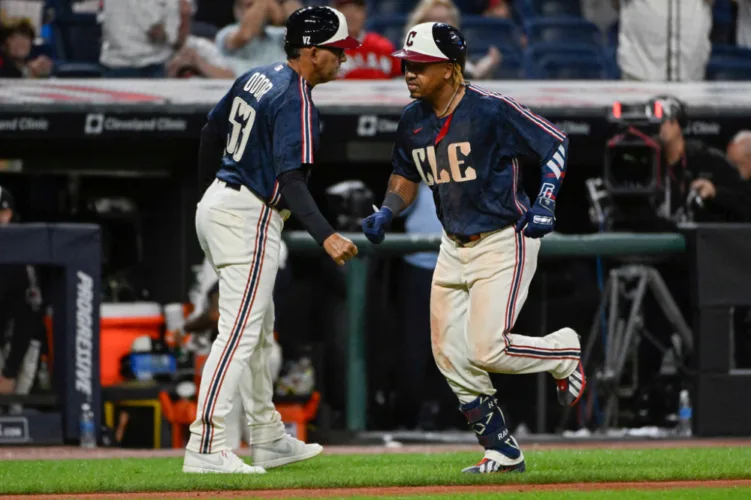Ramírez homers, reaches 1,000 RBIs as Guardians down A’s